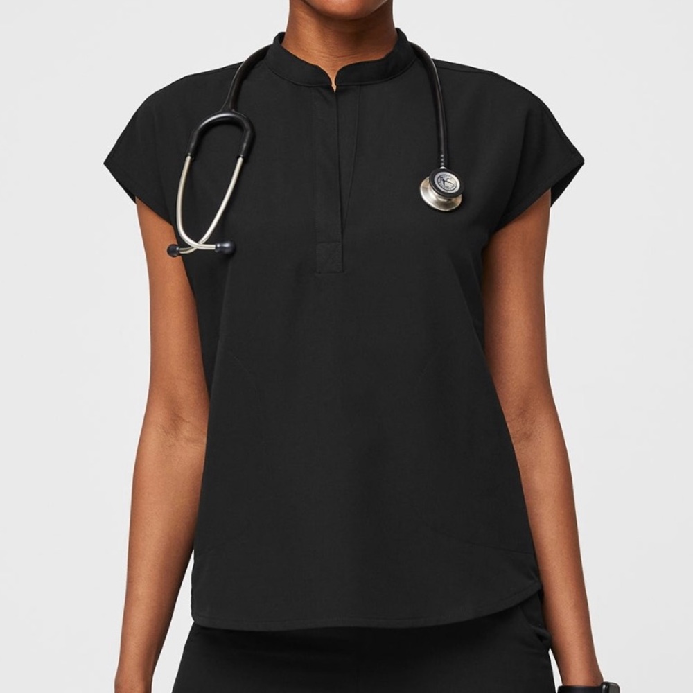 FIGS Rafaela Oversized Scrub Top Size Medium Black